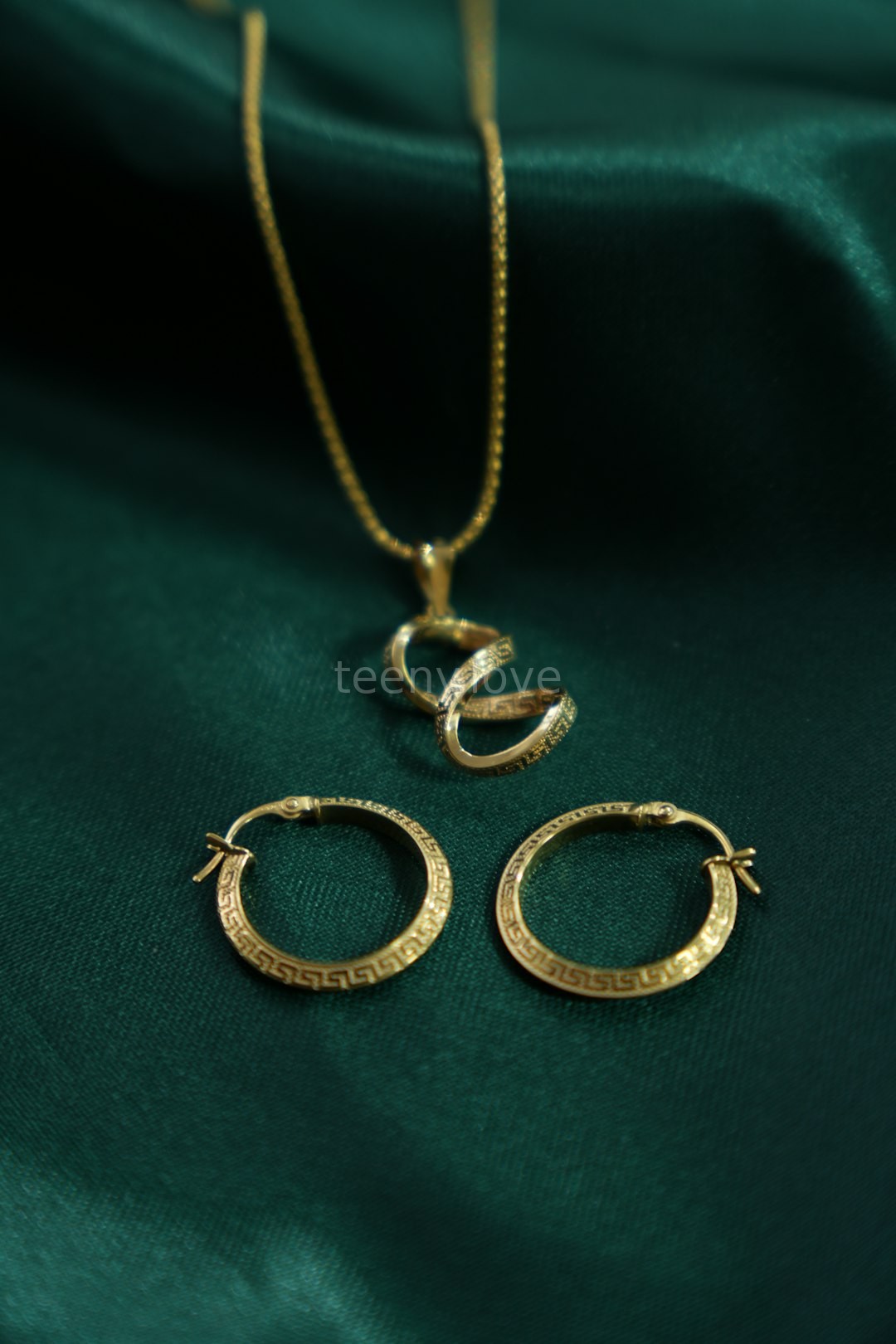 Jeweler at work